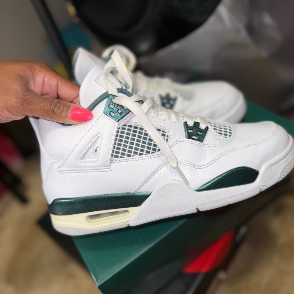 GS Jordan retro 4 size 7y